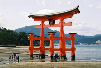 porte shinto, torii, portique rouge porte shinto, torii, portique rouge